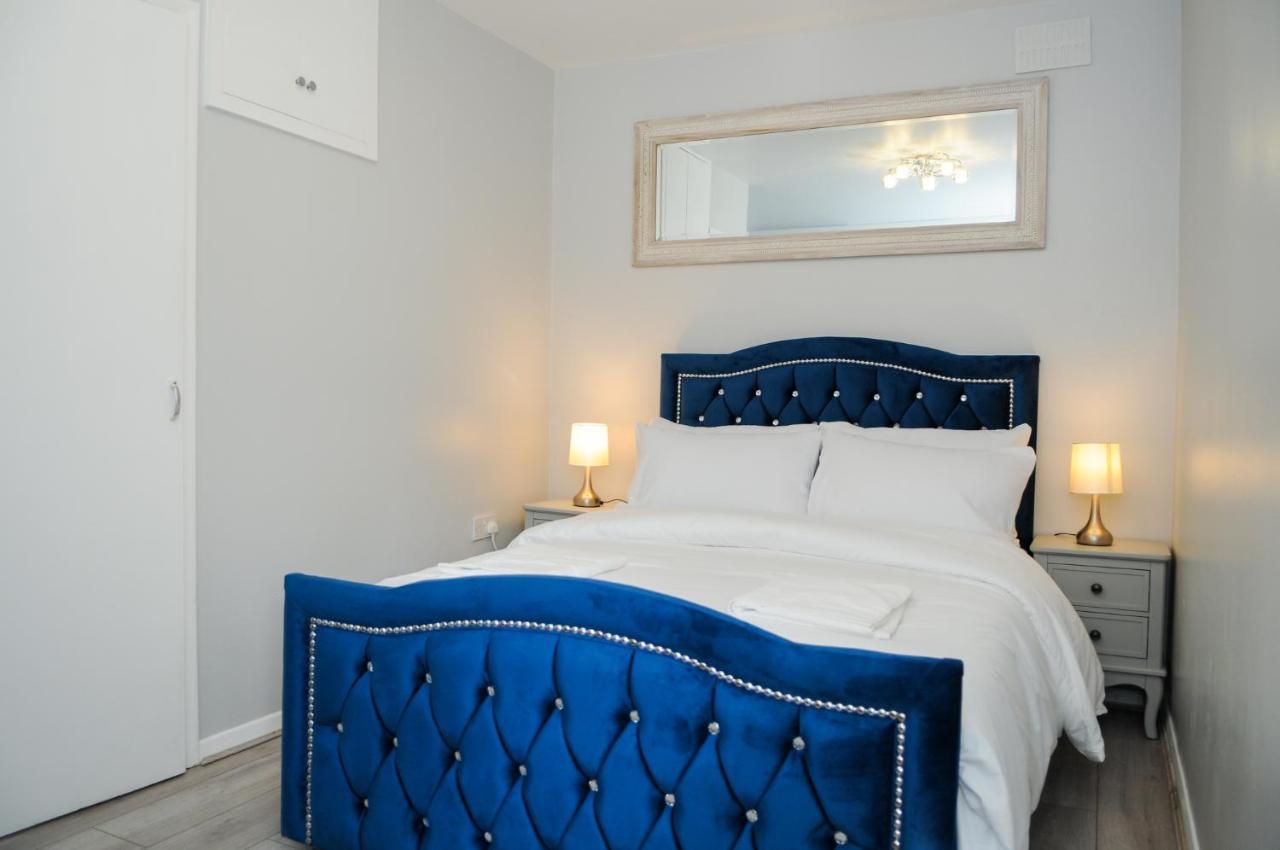 Greater London, 1 Bed London Flat, Parking, Nr Metro Stations, 15Mins To London Apartment Exterior photo