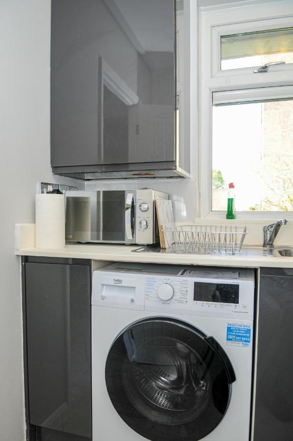 Greater London, 1 Bed London Flat, Parking, Nr Metro Stations, 15Mins To London Apartment Exterior photo